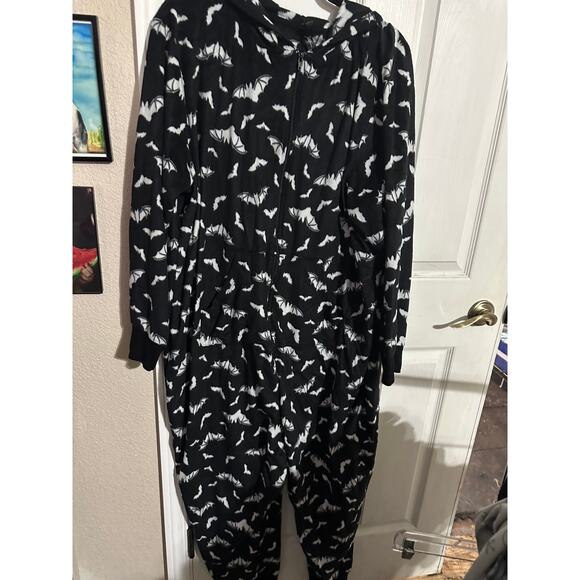 Torrid Bat One Piece Zip up Pajama Onesie Size 3/4 - Picture 1 of 2